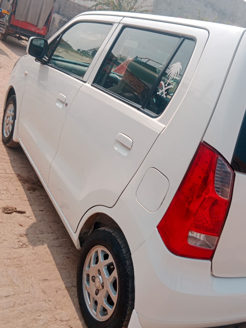 
								SUZUZKI WAGNOR MODEL 2017 full									